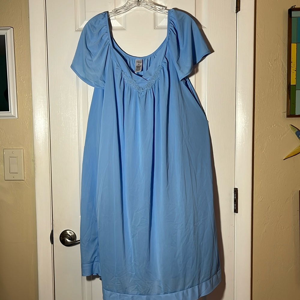 Lissome Tricot short sleeve sweetheart neck blue flutter sleeve nightgown XL